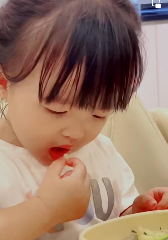 đông nhi, sao việt, con gái đông nhi, winnie 