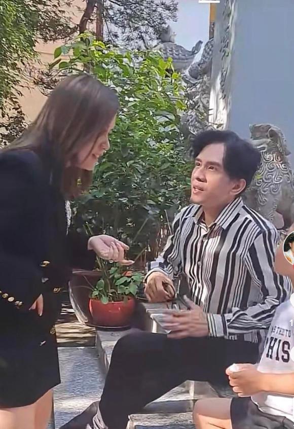Đan Trường thân mật lau vết dơ trên mặt vợ cũ, khoảnh khắc cười đùa không khoảng cách đốn tim fan Đan Trường thân mật lau vết dơ trên mặt vợ cũ, khoảnh khắc cười đùa không khoảng cách đốn tim fan
