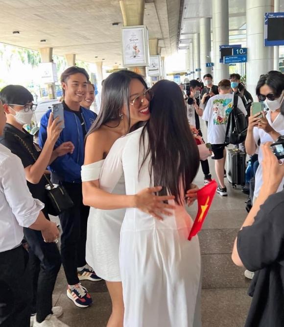 Miss Universe Thailand 2020,  Amanda Obdam, á hậu kim duyên, sao việt 