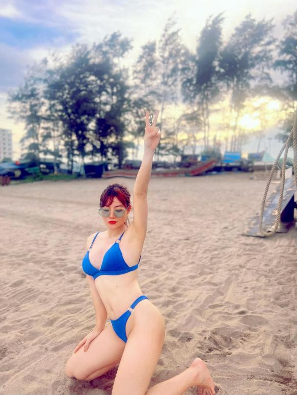 Thanh Hương 'Quỳnh búp bê' diện bikini, phô diễn ba vòng cực bốc lửa ở tuổi 34