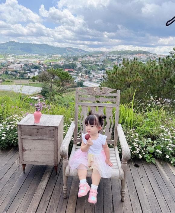 con gái đông nhi, ông cao thắng, sao việt