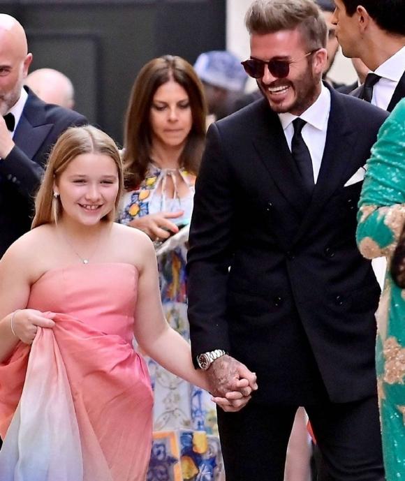 harper seven, con gái david beckham, đầm hở vai, sao hollywood 