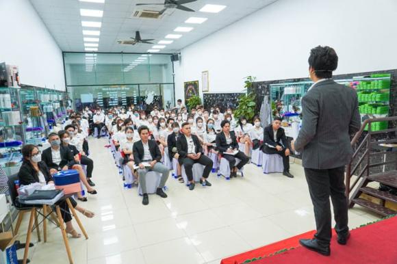 Bi Roen, đào tạo nghề tóc, làm tóc chuyên nghiệp