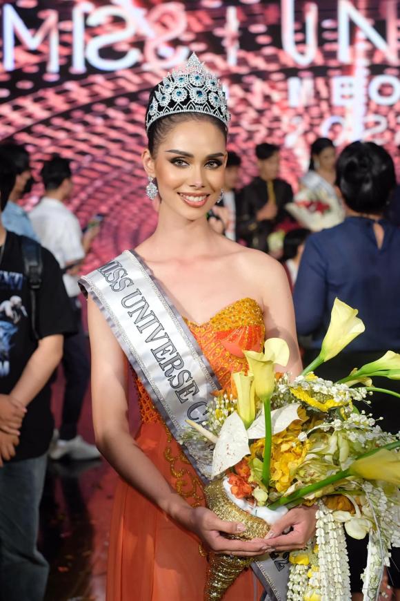 Mê mẩn trước vẻ đẹp lai của Hoa hậu Hoàn vũ Campuchia 2022