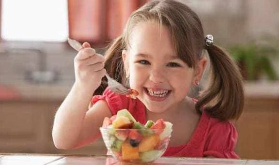 Bé kén ăn phải làm thế nào? Hướng dẫn bạn 6 cách khắc phục chứng kén ăn của bé!