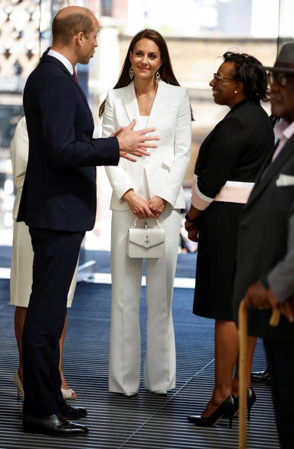 Công nương Kate Middleton, Công nương Kate mặc suit, Công nương Kate thời trang, Hoàng gia Anh