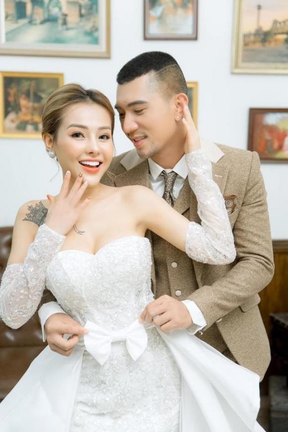 Ngắm trọn bộ ảnh cưới ngọt ngào của Ngân 98 và Lương Bằng Quang ...