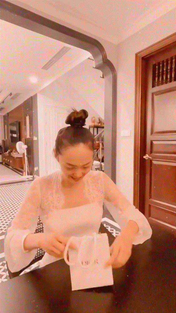 ca sĩ Minh Hằng, sao Việt, ca sĩ Hoàng Thùy Linh