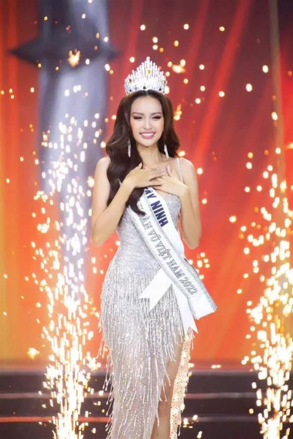 Sau khi Ngọc Châu đăng quang Hoa hậu Hoàn vũ Việt Nam 2022, Minh Tú bất ngờ réo tên cô Xuân Trang vì lý do đặc biệt này
