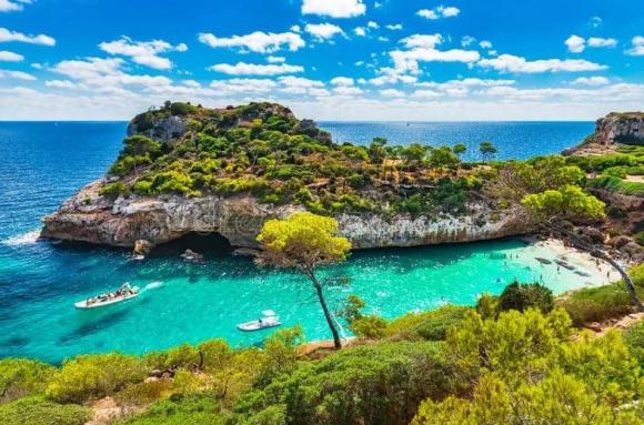 Hồng Đăng, Hồ Hoài Anh, đảo Mallorca Tây ban Nha 