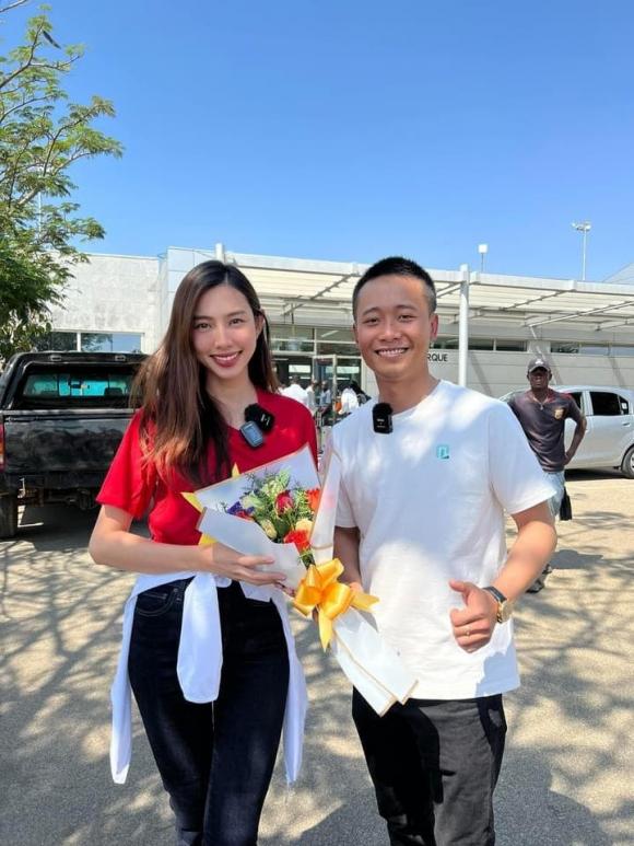 Thùy Tiên cùng Quang Linh Vlogs khoe ảnh cực dễ thương khi đến Angola, fans liền hỏi luôn ngày cưới