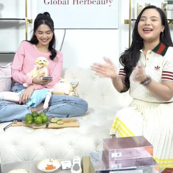 Nữ hoàng nội y ngọc trinh,nữ hoàng nội y Ngọc Trinh gợi cảm,ông trùm chân dài vũ khắc tiệp,sao Việt