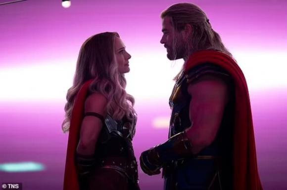 Chris Hemsworth, bộ phim Thor: Love and Thunder, sao Hollywood