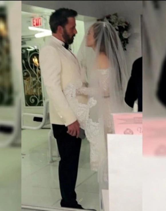 Jennifer Lopez và Ben Affleck, Jennifer Lopez đính hôn, sao đính hôn, sao âu mỹ