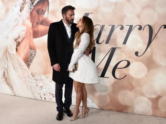 Jennifer Lopez và Ben Affleck, Jennifer Lopez đính hôn, sao đính hôn, sao âu mỹ