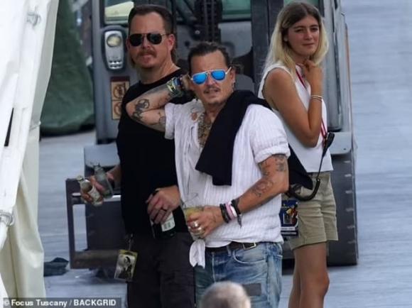 Johnny Depp, cô gái lạ mặt, buổi diễn tập ở Arena Santa Giuliana, sao Hollywood