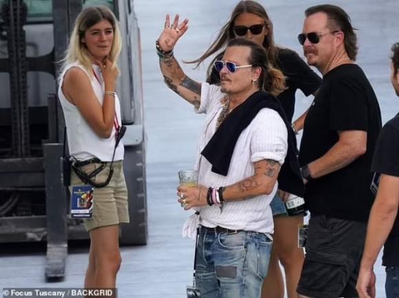 Johnny Depp, cô gái lạ mặt, buổi diễn tập ở Arena Santa Giuliana, sao Hollywood