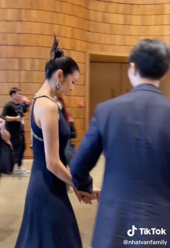 á hậu Thúy Vân, sao Việt
