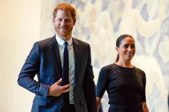 Hoàng tử Harry, nữ công tước Meghan Markle, Harry quyết định lấn sang lĩnh vực chính trị, tin đồn Meghan Markle tranh chức Tổng thống 