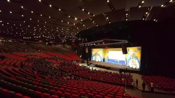 thùy tiên, sao việt, hoa hậu thùy tiên, miss grand 