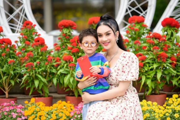 ca sĩ Lâm Khánh Chi, sao Việt