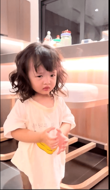 Đông Nhi, con gái Đông Nhi, sao Việt