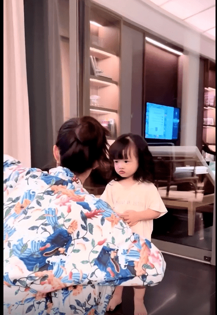 Đông Nhi, con gái Đông Nhi, sao Việt