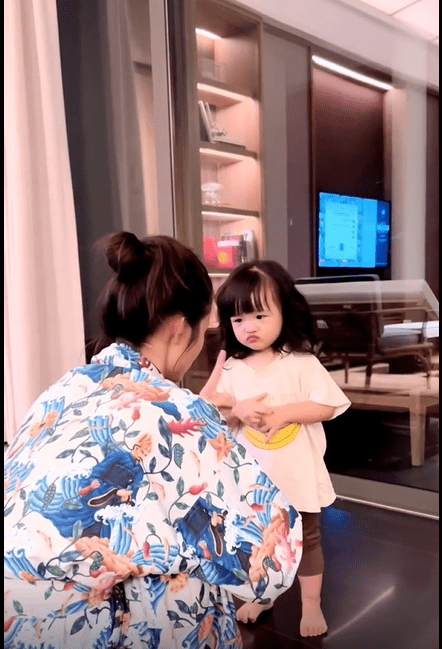 Đông Nhi, con gái Đông Nhi, sao Việt