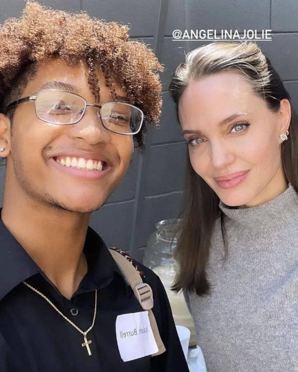 angelina jolie, nhan sắc, trang phục, sao hollywood 