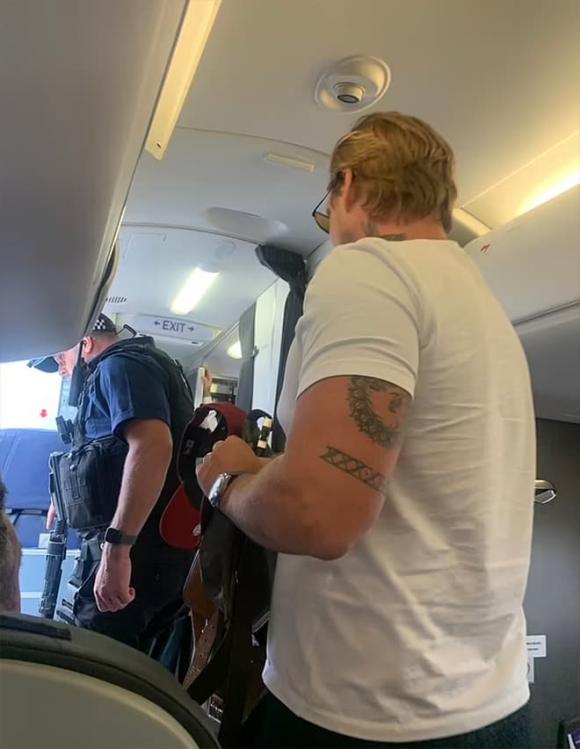 Lee Ryan, nam ca sĩ gây rối trên chuyến bay, Lee Ryan lăng mạn, chửi rủa tiếp viên hàng không, sao Hollywood