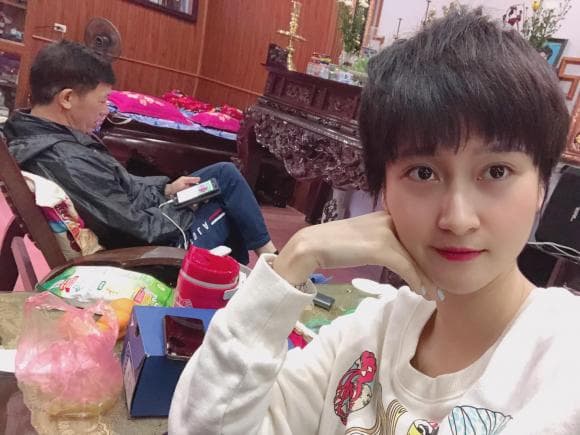 Bạn gái cầu thủ Huy Hùng quyết định cưới trong năm nay sau khi nghe câu nói của bố chồng: 