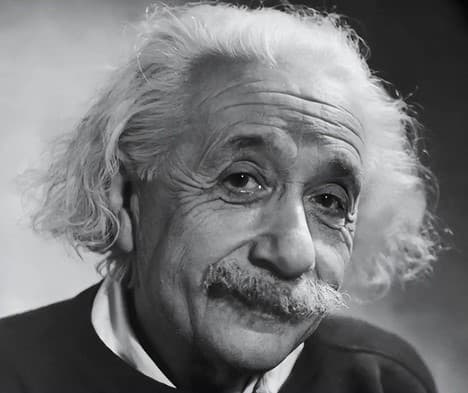 einstein, nhà khoa học einstein, khoa học kỳ thú, lý do einstein chỉ chụp ảnh nửa thân trên, giai thoại các nhà khoa học