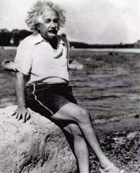 einstein, nhà khoa học einstein, khoa học kỳ thú, lý do einstein chỉ chụp ảnh nửa thân trên, giai thoại các nhà khoa học