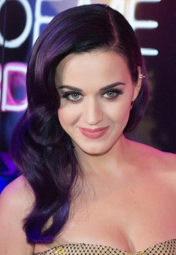 Meghan Markle, ca sĩ Katy Perry, nữ công tước có ác cảm với nữ ca sĩ Katy Perry sau khi mặc váy cưới, sao Hollywood