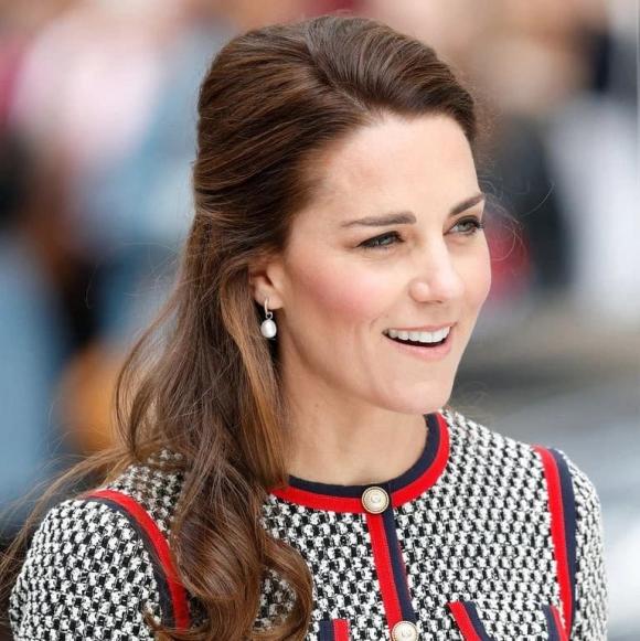  Công nương Kate, Kate Middleton, khuyên tai, mẫu khuyên tai của Kate Middleton, Kate Middleton đeo khuyên tai