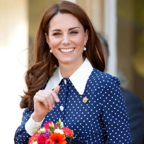  Công nương Kate, Kate Middleton, khuyên tai, mẫu khuyên tai của Kate Middleton, Kate Middleton đeo khuyên tai