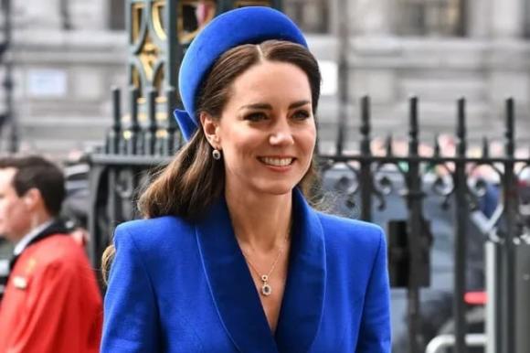  Công nương Kate, Kate Middleton, khuyên tai, mẫu khuyên tai của Kate Middleton, Kate Middleton đeo khuyên tai