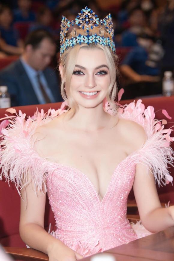 Tân Miss World 2021, Karolina Bielawska , sao việt