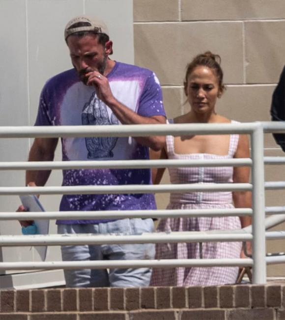 Jennifer Lopez,  Ben Affleck, mẹ của Ben - bà Christopher Anne Boldt, mẹ của nam diễn viên bị ngã phải nhập viện, sao Hollywood