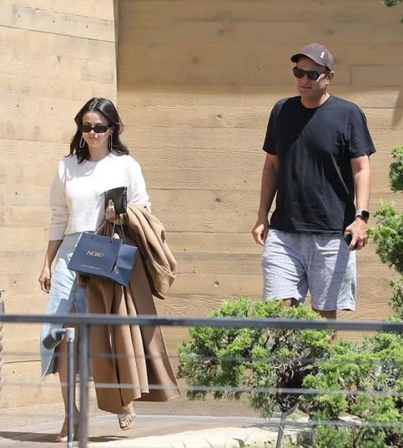 Selena Gomez, Selena Gomez bắt gặp hẹn hò chớp nhoáng với người đàn ông bí ẩn, sao Hollywood