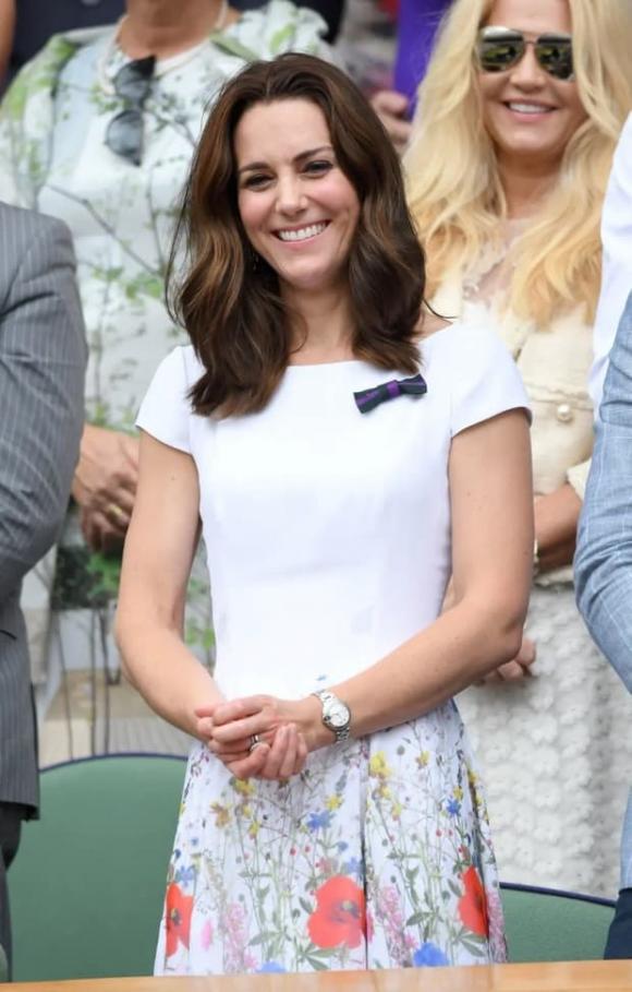 thời trang, thời trang hoàng gia, Công nương Kate, Kate Middleton, Chiếc nơ nhỏ trên ngực áo Công nương Kate
