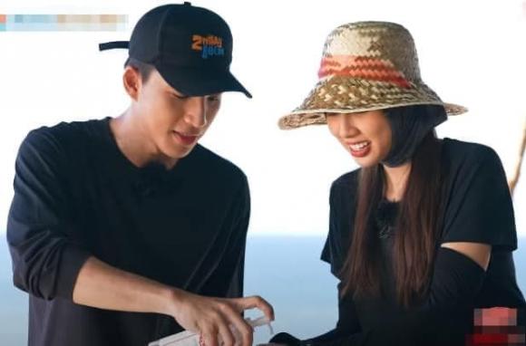 Hieuthuhai, Thùy Tiên, sao việt