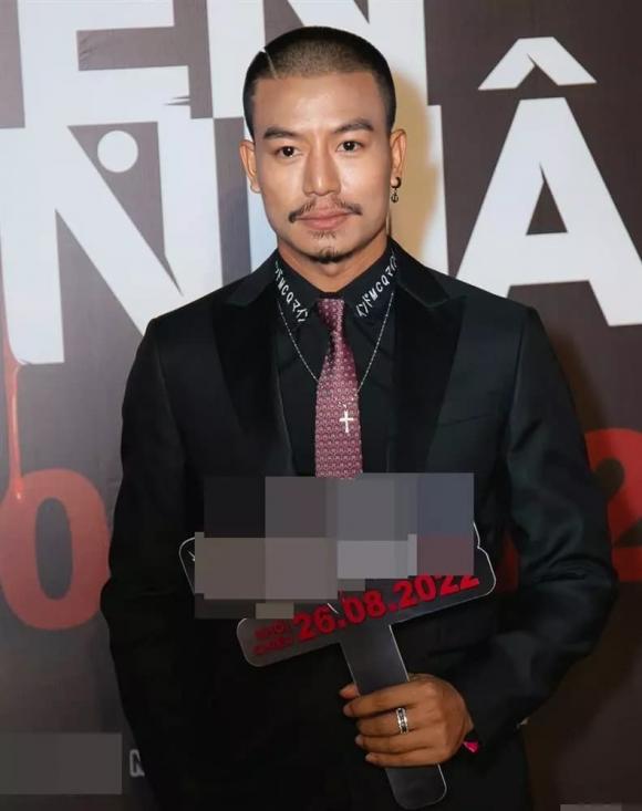 hau-bi-ban-gai-cu-to-lang-nhang-hieu-nguyen-xuong-doc-ngoai-hinh-va-gia-nua-nhu-ong-chu-2-ngoisaovn-w791-h1000 6 diễn viên Hiếu Nguyễn, sao Việt