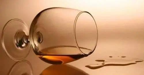 uống rượu, bàn nhậu, ứng xử trên bàn rượu