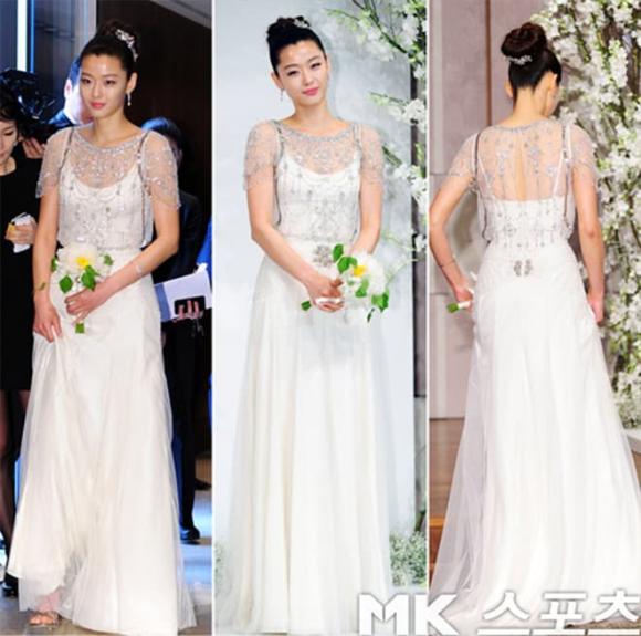 Ngắm nhìn 11 chiếc váy cưới biểu tượng cho những mĩ nhân nổi tiếng Hàn Quốc, Son Ye Jin, Park Shin Hye,  Min Hyo Rin, Kim So Yeon, Kim Tae Hee, Lee Hyo Ri, Lee Min Jung, Lee Bo Young, Jun Ji Hyun, Eug