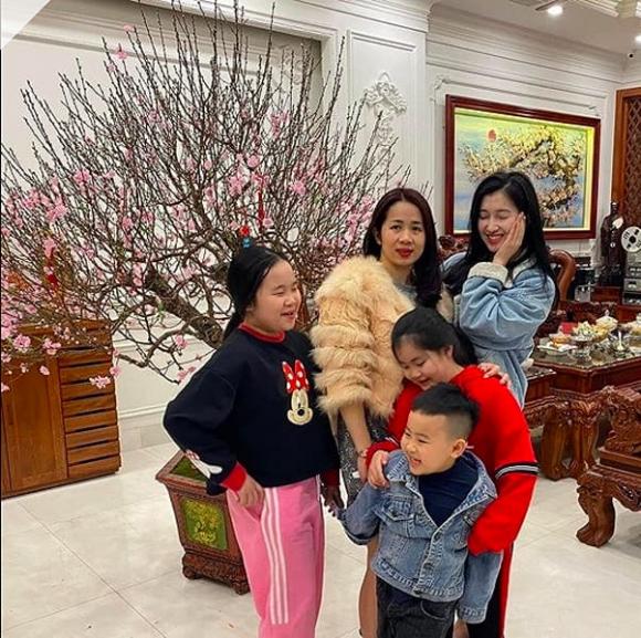 Á hậu Phương Nhi, mẹ Á hậu Phương Nhi, sao Việt