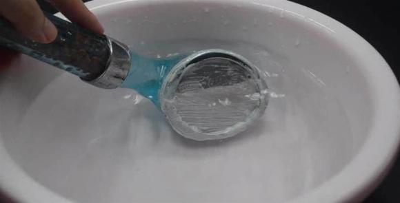 vòi hoa sen, kem đánh răng, mẹo hay