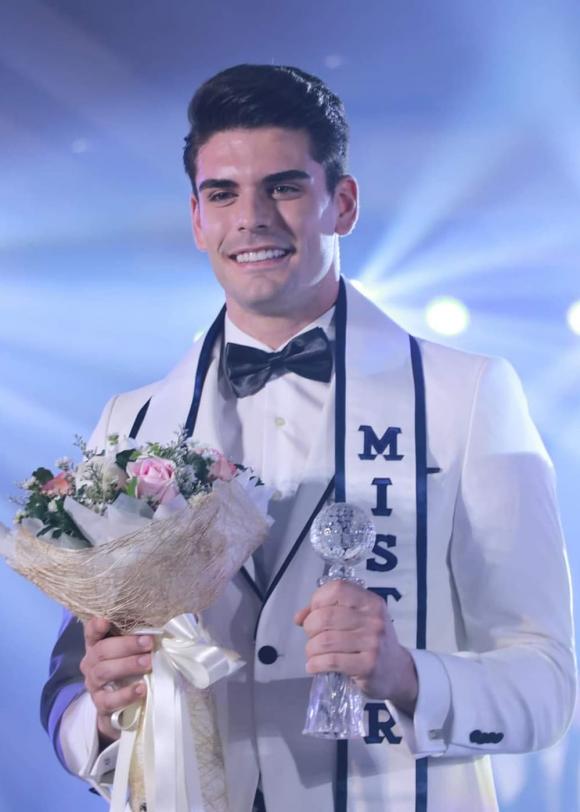 Danh Chiếu Linh, sao việt, Mister Global 2021, Miguel Angel Lucas Carrasco