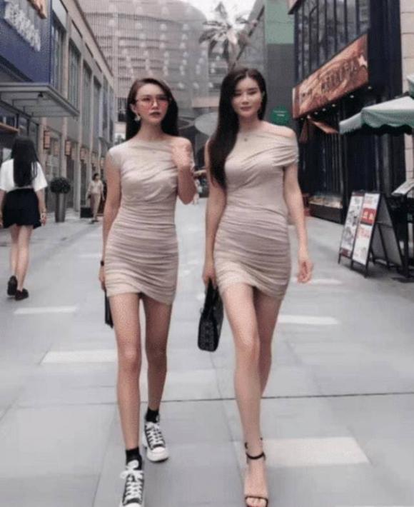 hai mẹ con, cặp mẹ con trẻ trung, cặp mẹ con gây sốt