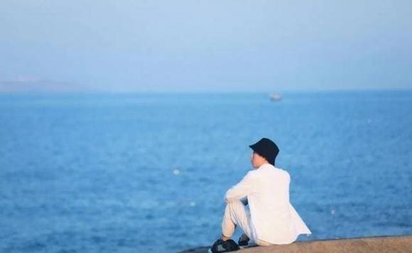 cuộc sống gia đình, cuộc sống quanh ta, ngày càng có nhiều người sống khép kín